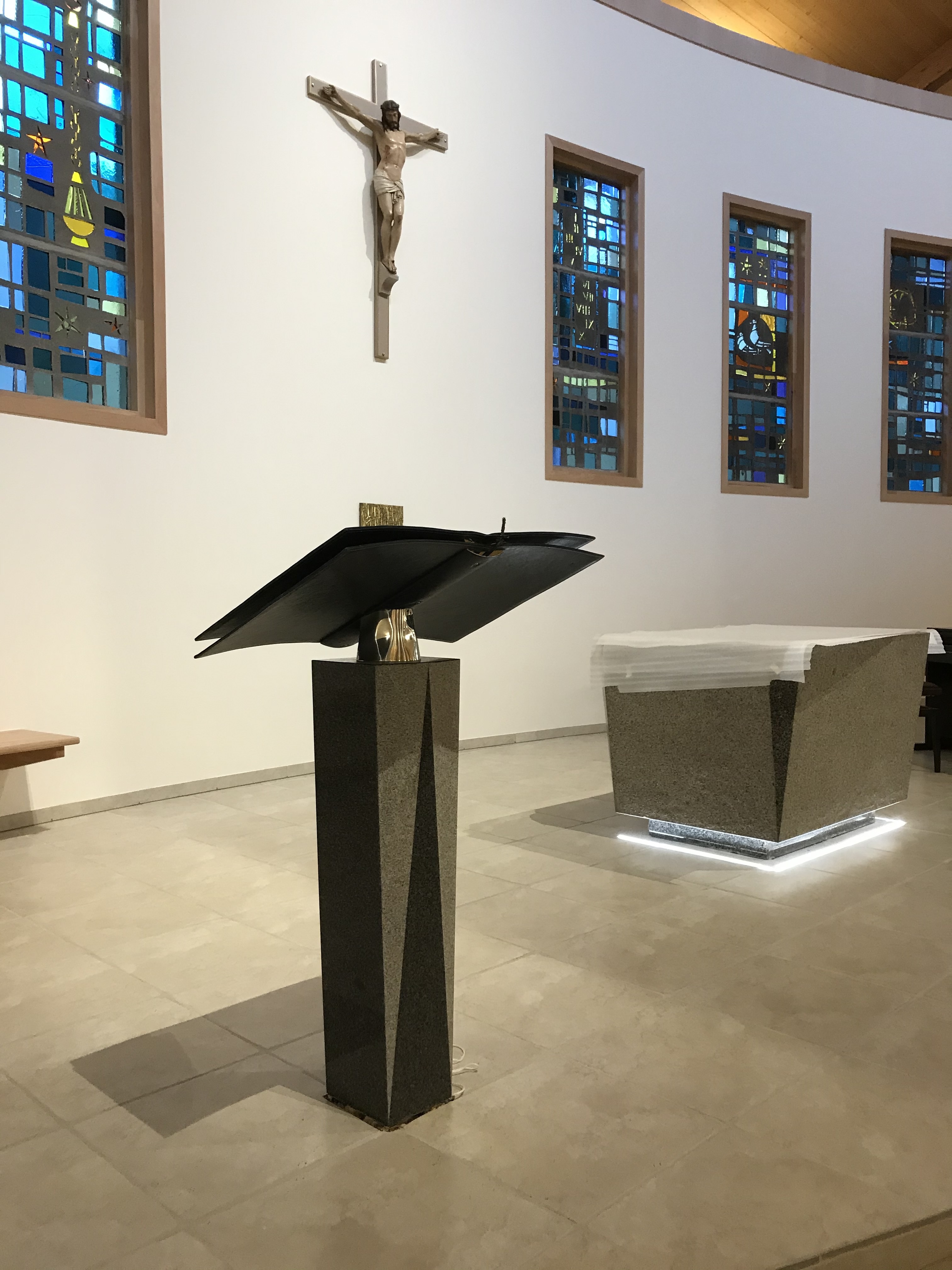 Cr�ation de mobilier d'�glise en collaboration avec la communaut� des Annonciades