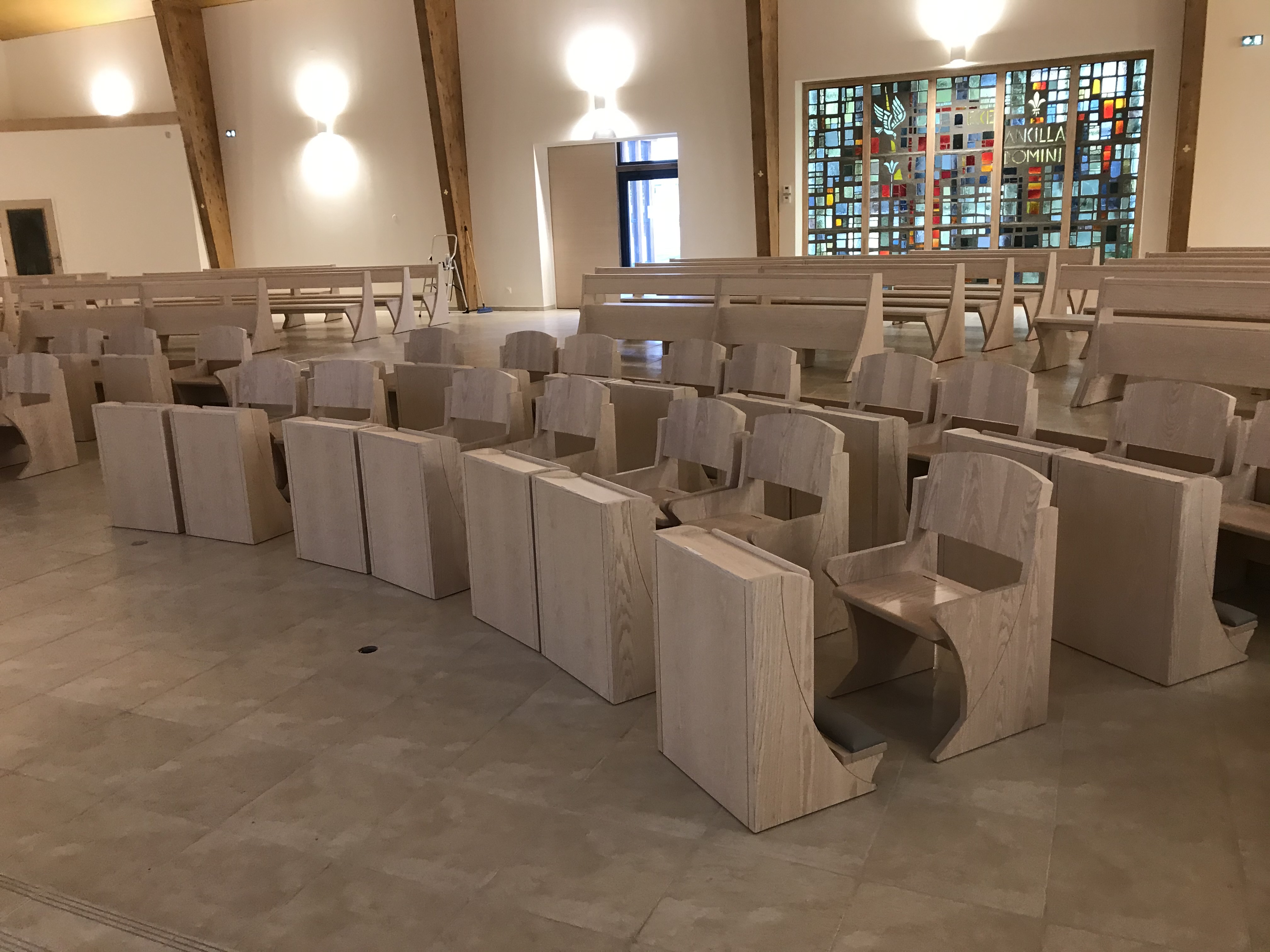 Nous r�alisation de mobilier sur mesure, nous restons � votre disposition
