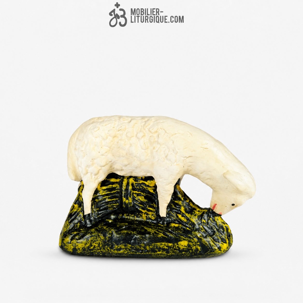 Animal de la cr&egrave;che : Mouton broutant, en pl&acirc;tre color&eacute;