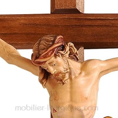 crucifix en bois décoré zoom visage jésus christ