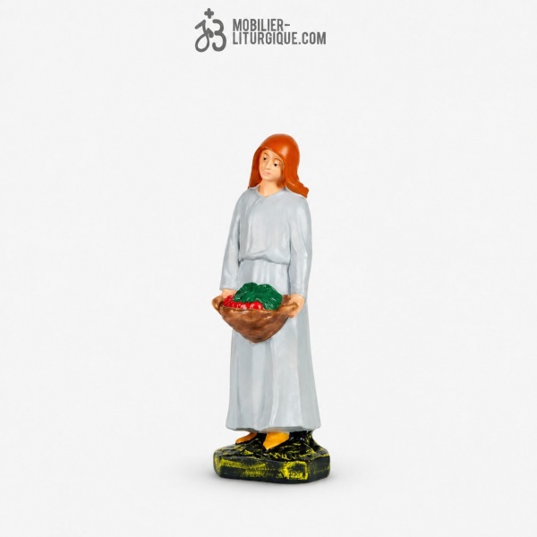 Personnage de cr�che : Berg�re tenant une corbeille de fruit, en pl�tre color�
