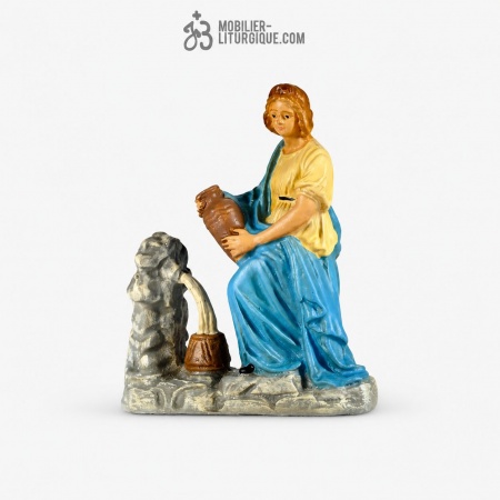 Personnage de cr&egrave;che : Femme &agrave; la fontaine, en pl&acirc;tre color&eacute;
