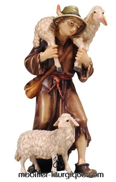 personnage de cr�che : berger aux deux moutons en bois color�